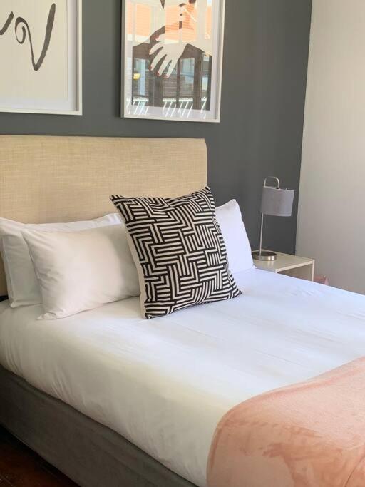 1-Bedroom Sea Point Gem - Perfect Location! Cape Town Exterior photo