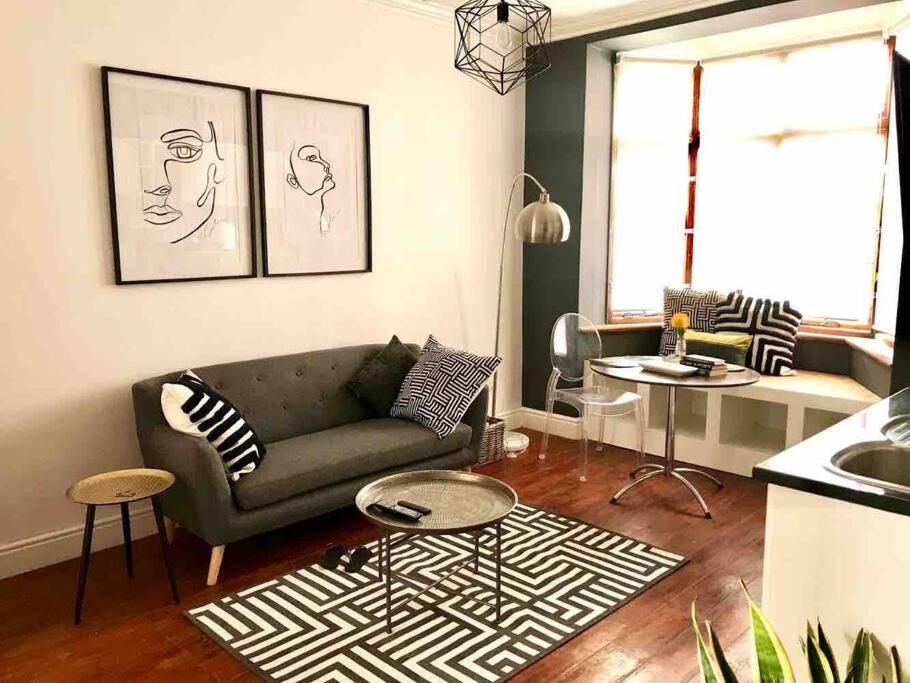 1-Bedroom Sea Point Gem - Perfect Location! Cape Town Exterior photo